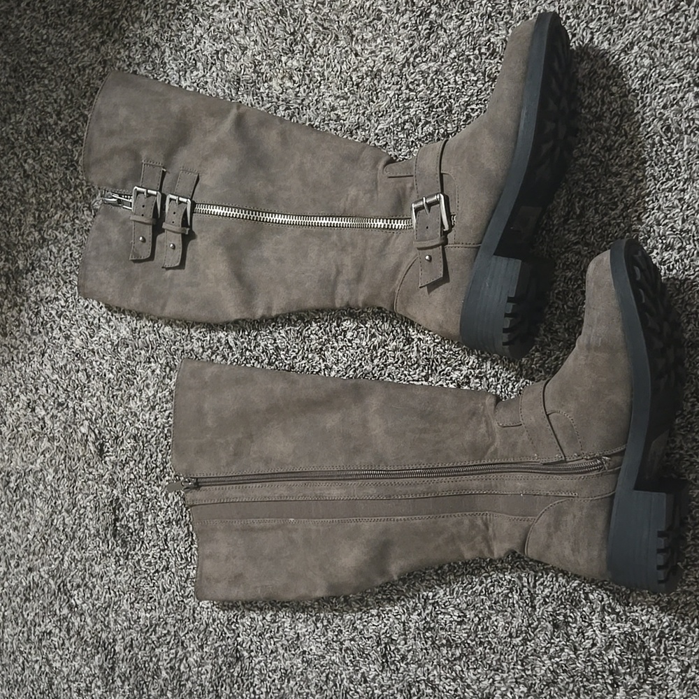 Gray suede Torrid boots